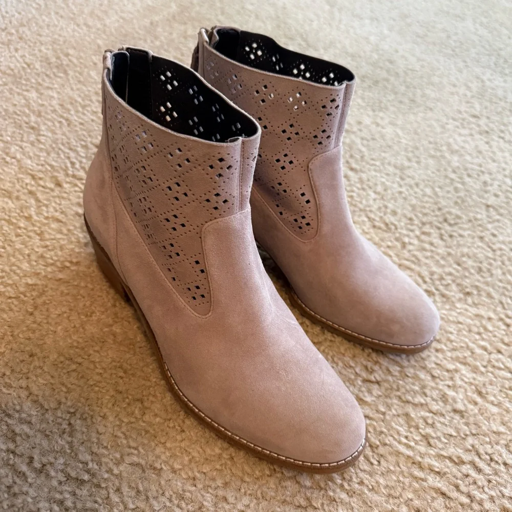 Cole Haan Jayne Lasercut Ankle Boots Beige Size 7.5